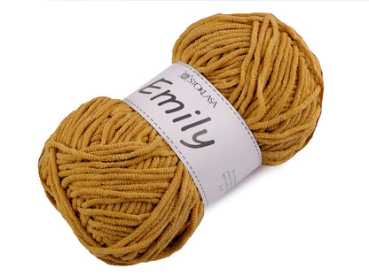 Image of Emily yarn - plush yarn - 100g / 120 m – available at Charlotte's Fabrics