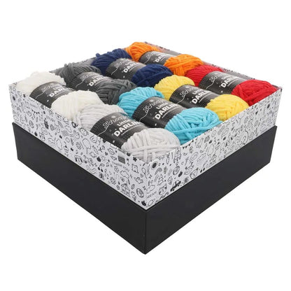 Image avec le kit de fils Scheepjes Little Darling, assortiment de couleurs 8×25 g – Farm Friends 24667 – disponible chez Šarlotes audumi