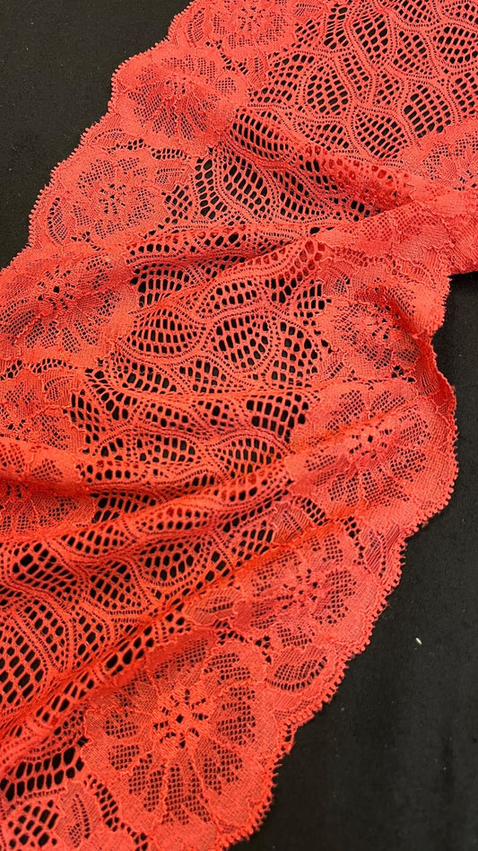 Bild von elastischer Spitze, 17 cm – rot, online erhältlich bei Šarlotes audumi