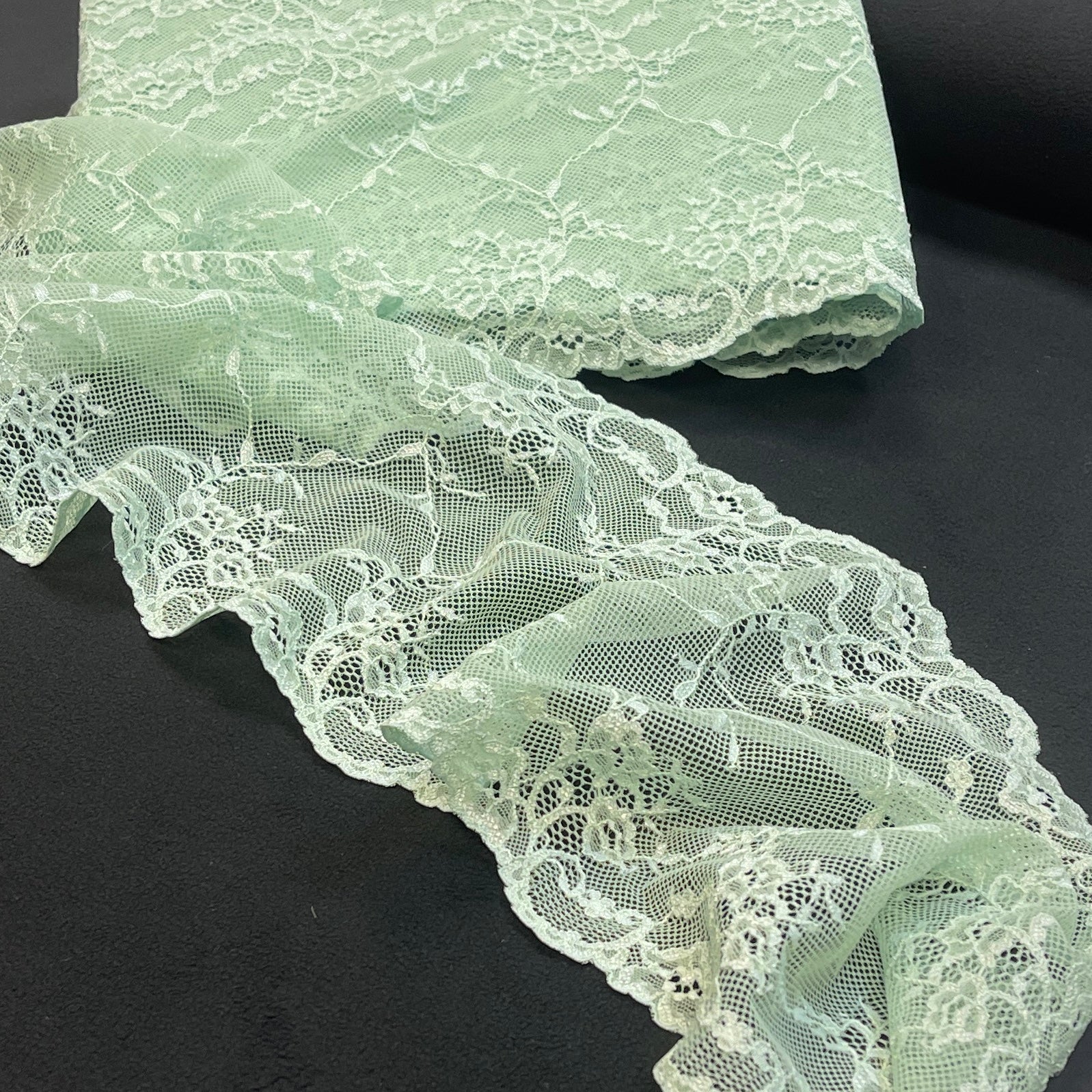 Image de dentelle élastique 20 cm - menthe – disponible chez Šarlotes audumi