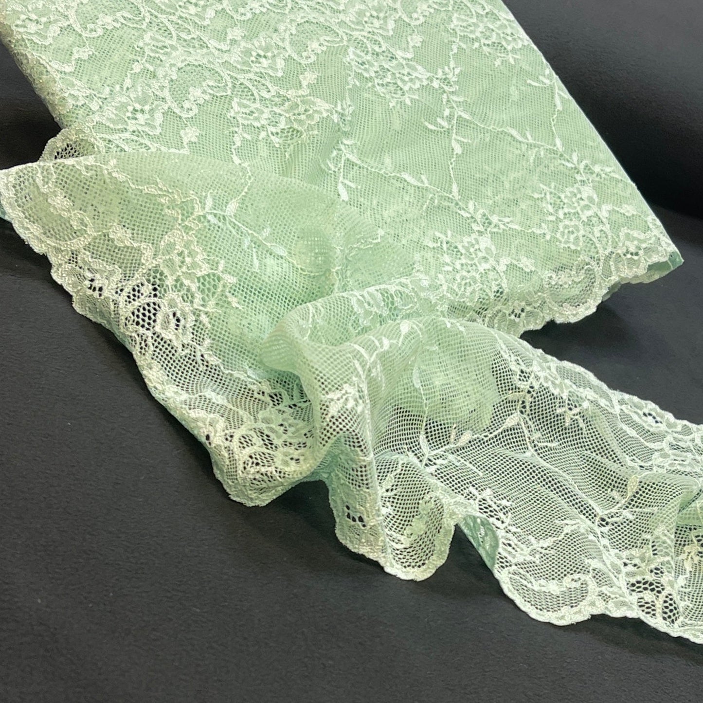 Image avec dentelle élastique 20 cm - menthe – disponible chez Šarlotes audumi