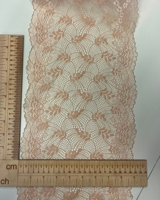 Bild mit elastischer Spitze, 23 cm – zarter Pfirsichton – online bei Šarlotes audumi erhältlich
