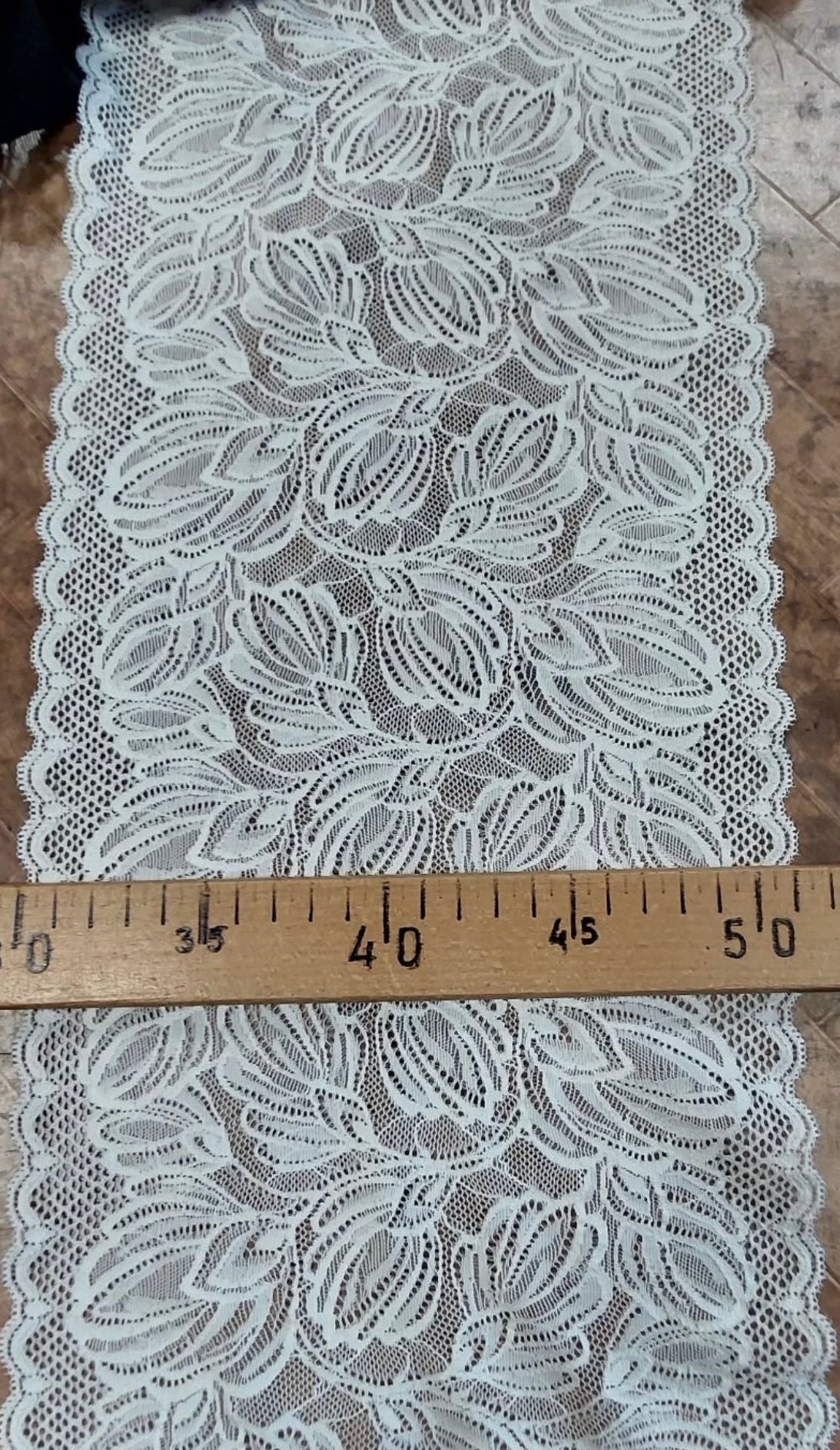 Bild mit elastischer feiner Spitze, 20 cm, milchweiß – online bei Šarlotes audumi erhältlich