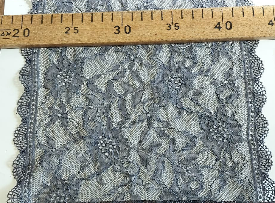 Bild von elastischer feiner Spitze, 24 cm, dunkelgrau – online erhältlich bei Šarlotes audumi