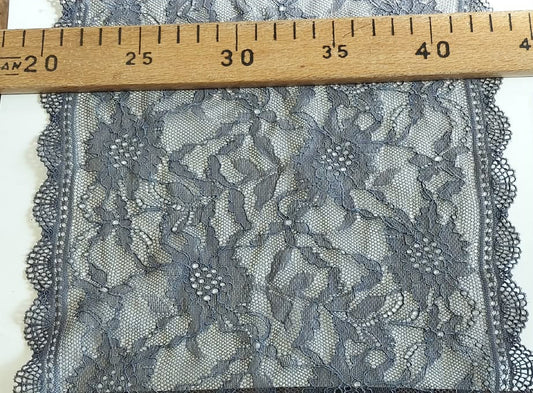 Bild von elastischer feiner Spitze, 24 cm, dunkelgrau – online erhältlich bei Šarlotes audumi