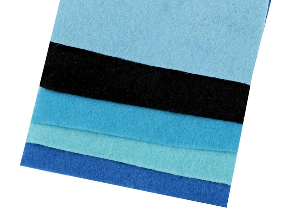Rouleau de feutre - nuances de bleu B - variante – disponible chez Šarlotes audumi