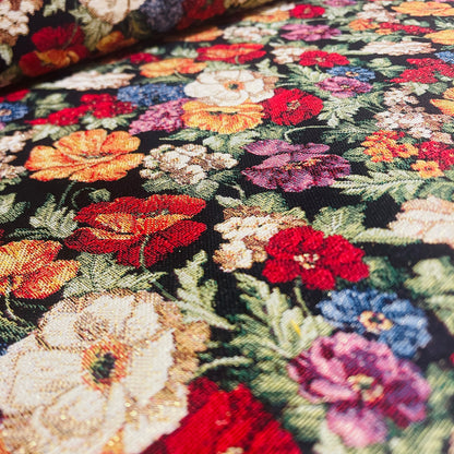 Image d’un tapisseries à motif floral avec accents dorés 350 g/m² – disponible chez Tissus de Charlotte