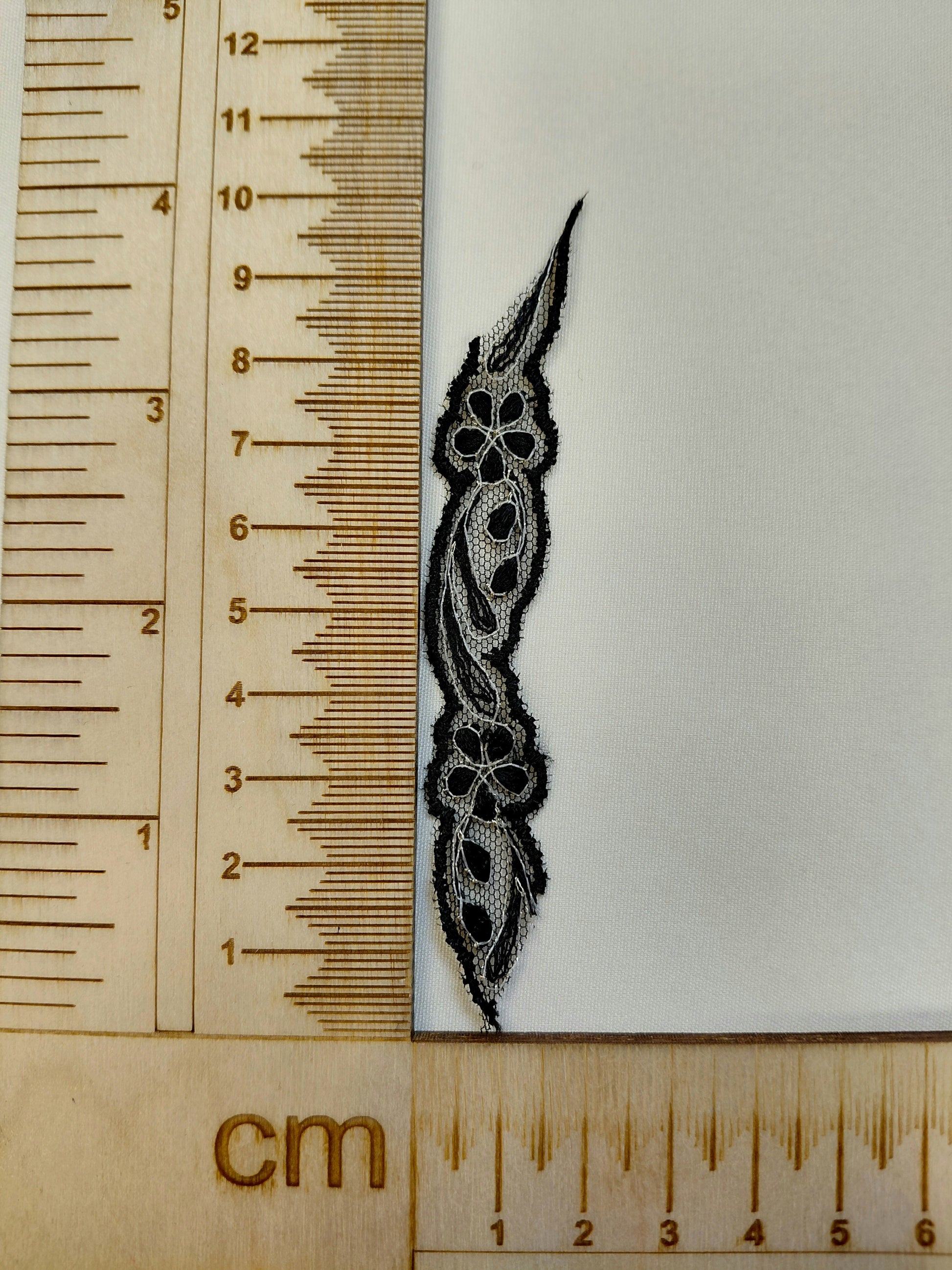 Écusson/couture 10 x 1,5 cm – disponible chez Šarlotes audumi