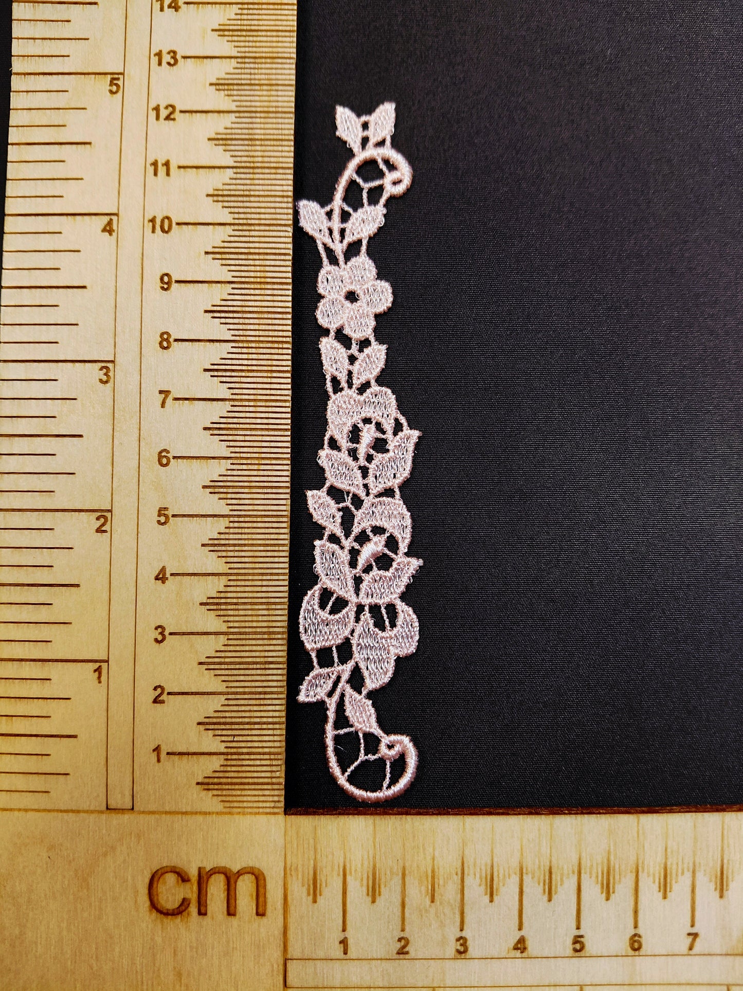 Attēls ar Ielāps/uzšuve 12 x 2 cm – pieejams Šarlotes audumi