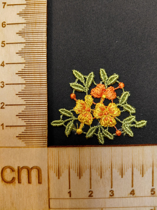 Image avec patch/broderie 4,7 x 4 cm – disponible chez Šarlotes audumi