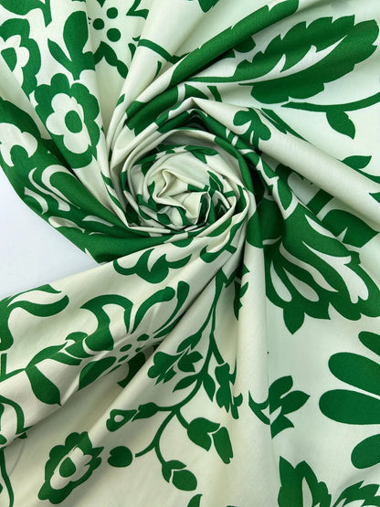 Tissu en coton imprimé d’Italie pour chemises – fleurs vertes | 98% coton, 2% élasthanne | 115 g/m² | 151 cm – disponible chez Šarlotes audumi