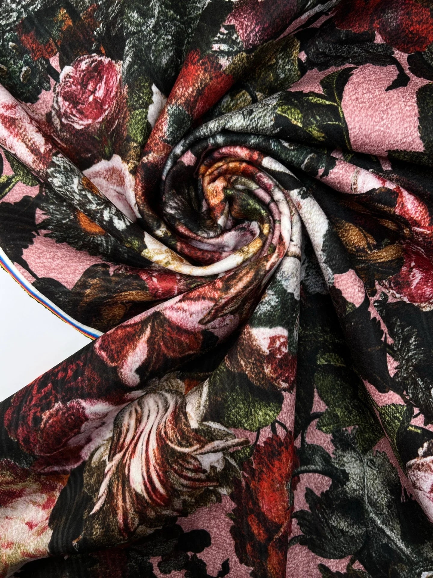 Attēls ar Itālijas divkāršā pinuma audums mēteļiem – daudzkrāsains ziedu raksts | 55% poliamīds, 45% akrils | 420 g/m² | 145 cm – pieejams Šarlotes audumi