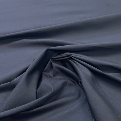 Tissu italien en polyamide et soie, gris | 53 % soie, 47 % polyamide | 100 g/m² | 140 cm – disponible chez Šarlotes audumi