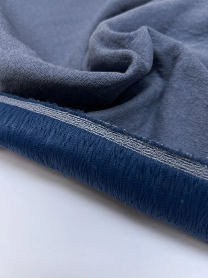 Tissu en double tissage de polyamide et soie italien – bleu | 83 % polyamide, 17 % soie | 230 g/m² | 140 cm – disponible chez Šarlotes audumi