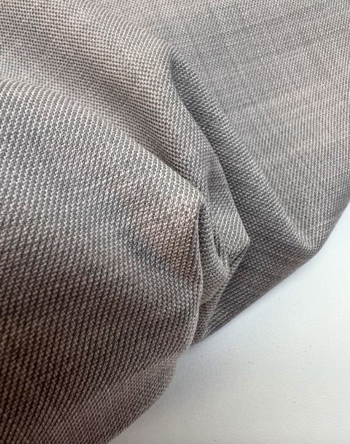 Attēls ar Itālijas viskozes un poliamīda audums pelēks melange 230 g/m2 – pieejams Šarlotes audumi