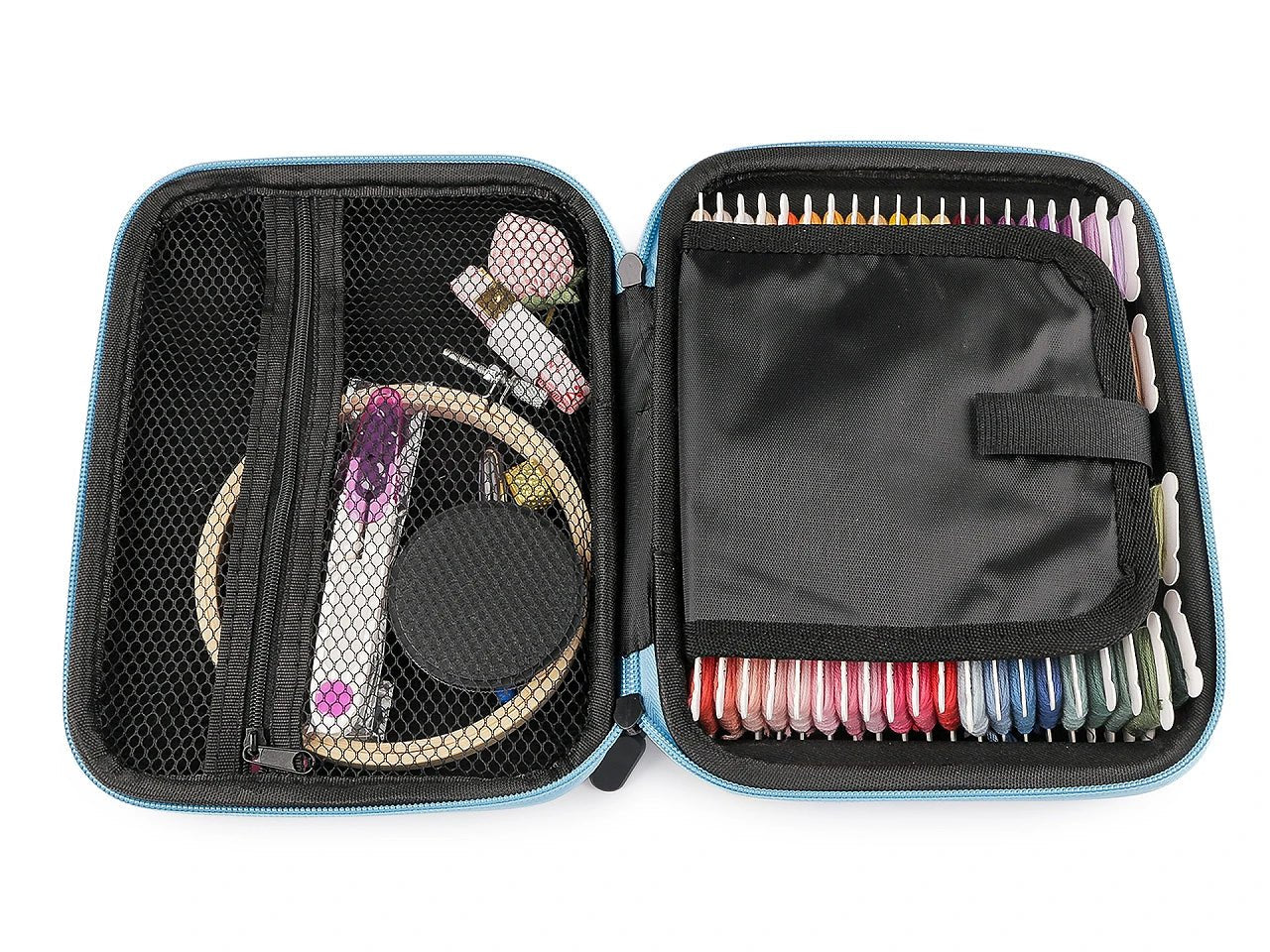 Attēls ar Izšūšanas komplekts koferītī ar mulinē diegiem un rīkiem – pieejams Šarlotes audumi