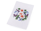 Fleurs blanches avec un ruban bleu
