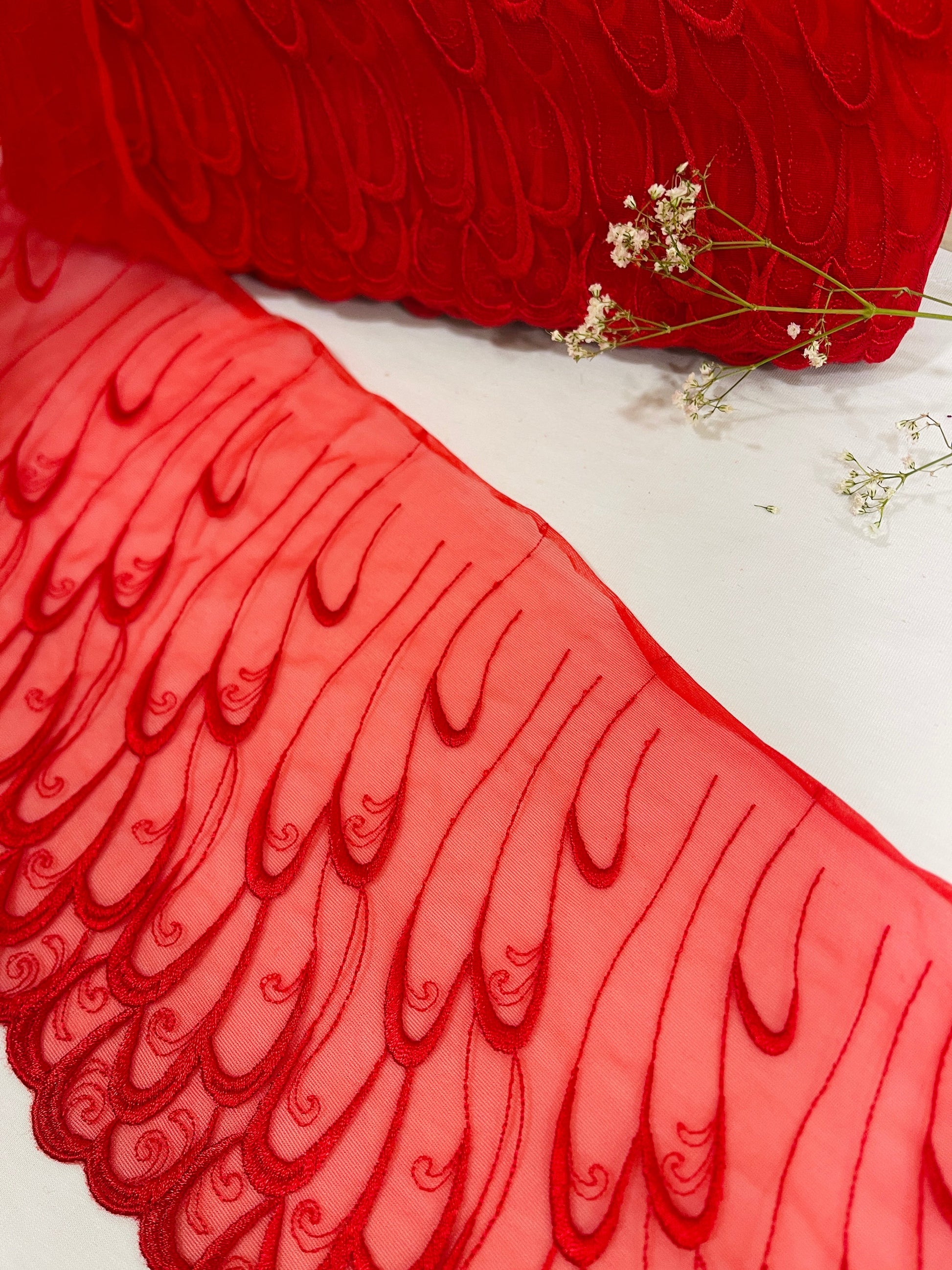 Image avec dentelle brodée 18 cm - rouge – disponible chez Šarlotes audumi