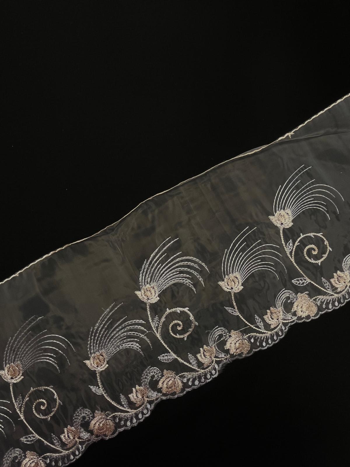 Attēls ar Izšūta mežģīne - 20 cm balta – pieejams Šarlotes audumi