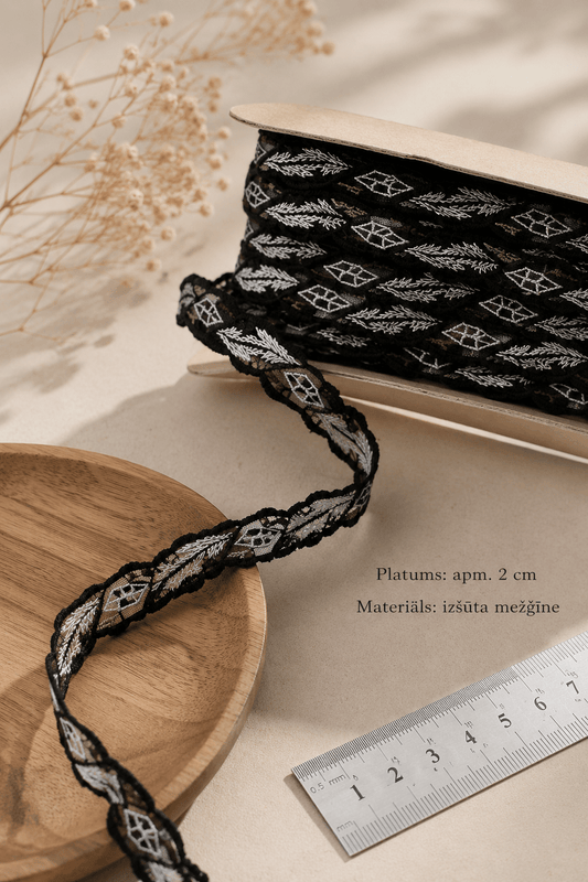 Image de ruban en dentelle brodée 1,2 cm - noir et blanc – disponible chez Šarlotes audumi