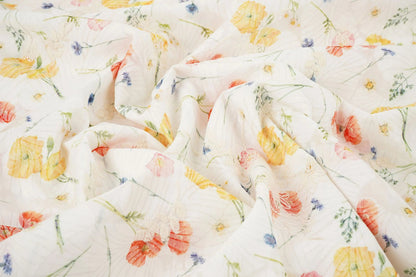 Image de tissu en coton brodé - fleurs d'été 115 g/m² – disponible chez Šarlotes audumi