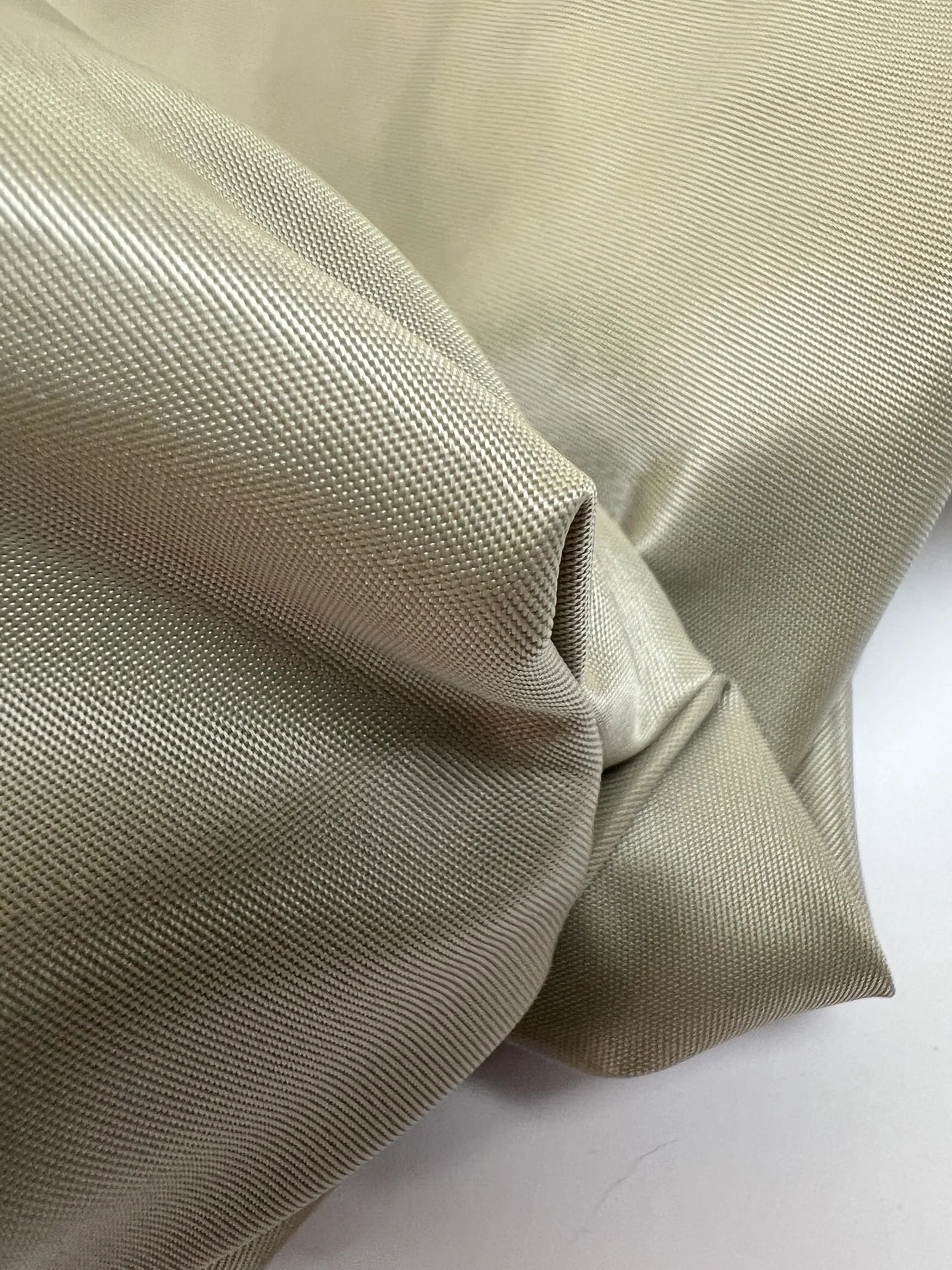 Attēls ar Japānas satīna tvila audums – pelēks | 100% poliamīds | 200 g/m² | 125 cm – pieejams Šarlotes audumi