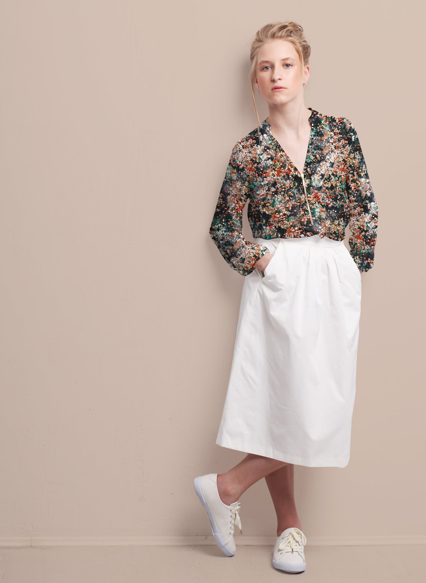 Attēls ar Kleitu audums ar elastānu - raibs raksts 80 g/m² – pieejams Šarlotes audumi