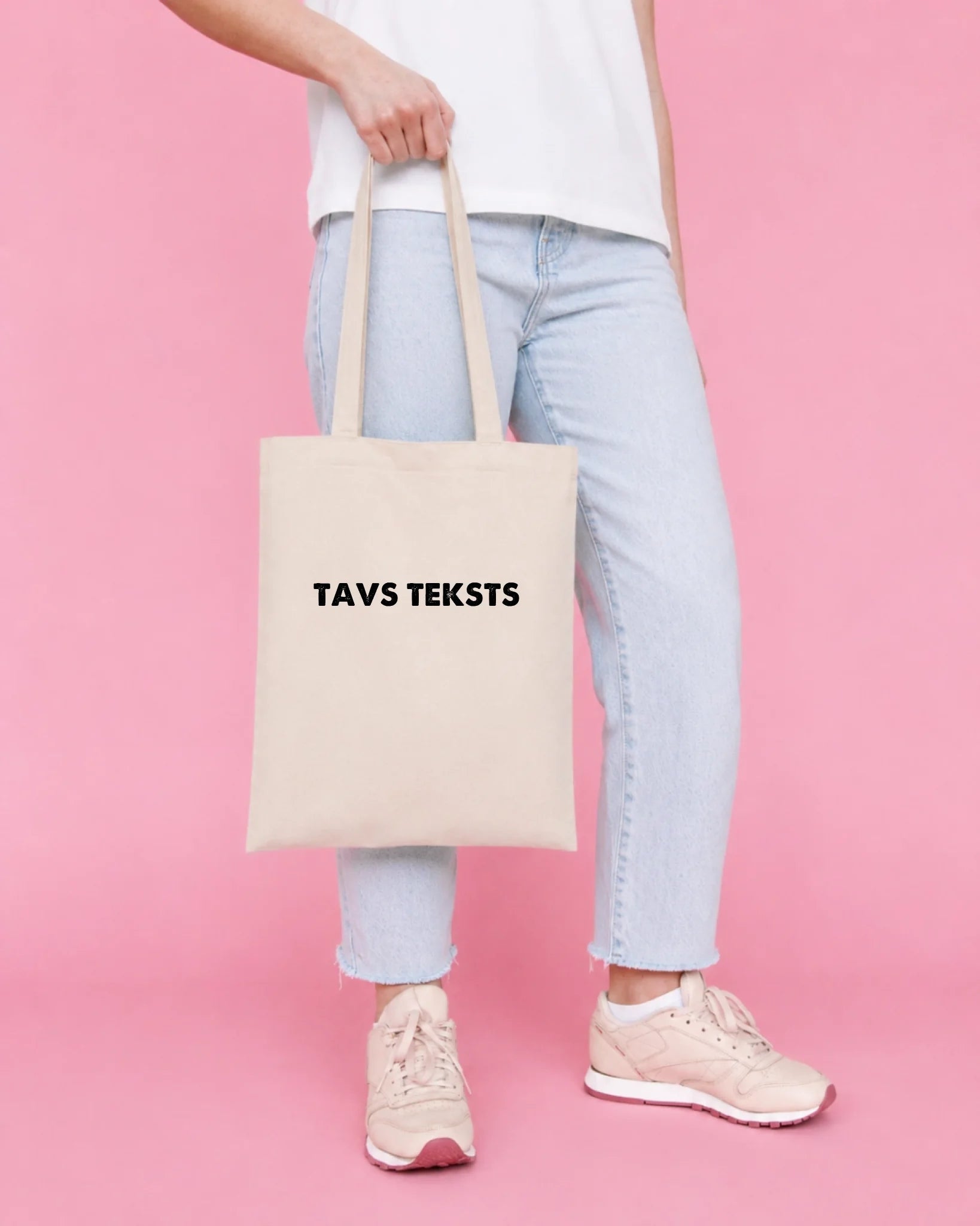 Sac en tissu en coton avec texte personnalisé – disponible en ligne chez Šarlotes audumi