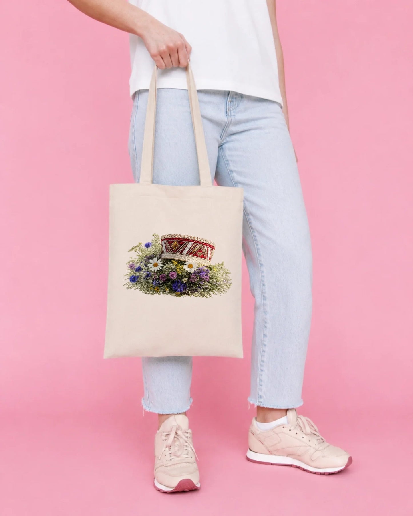 Image du sac en tissu de coton "Kronis" – disponible en ligne chez Šarlotes audumi