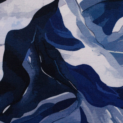 Image avec jersey éponge en coton - danse des vagues bleues 245 g/m² – disponible chez Šarlotes audumi