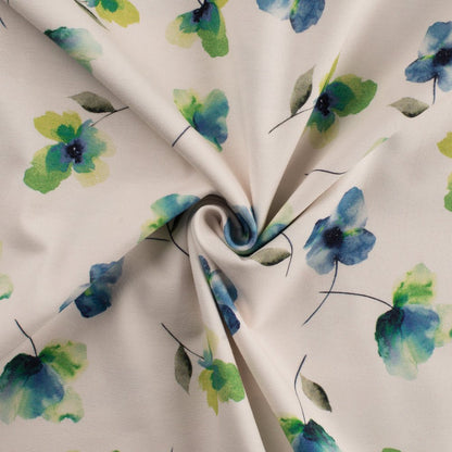 Image avec jersey de coton à fleurs bleu ciel – disponible en ligne chez Šarlotes audumi
