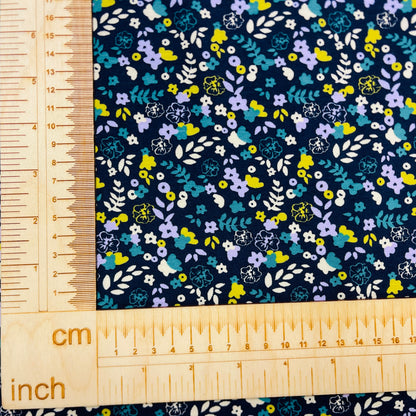 Jersey de coton - petites fleurs délicates sur fond bleu foncé 220 g/m² (cert. GOTS)