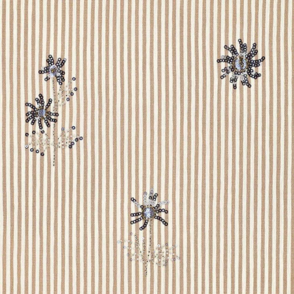 Image du tissu pour chemise avec élasthanne - beige à rayures avec perles brodées 135 g/m² – disponible chez Šarlotes audumi