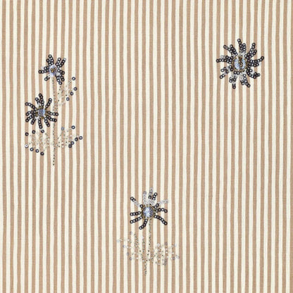 Image du tissu pour chemise avec élasthanne - beige à rayures avec perles brodées 135 g/m² – disponible chez Šarlotes audumi