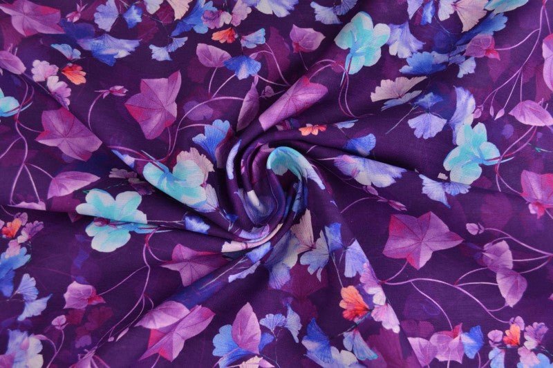 Image de lin et coton - feuilles sur fond pourpre 170 g/m² – disponible chez Šarlotes audumi