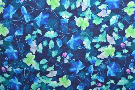 txt
Image avec lin et coton - feuilles sur fond bleu 170 g/m² – disponible chez Šarlotes audumi