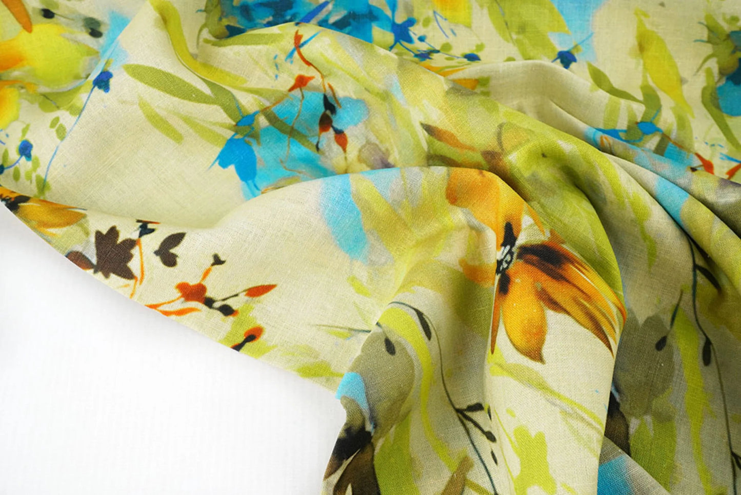 Image de tissu en lin et coton à motif floral 170 g/m² | tissu léger et respirant pour vêtements et la maison – disponible chez Šarlotes audumi