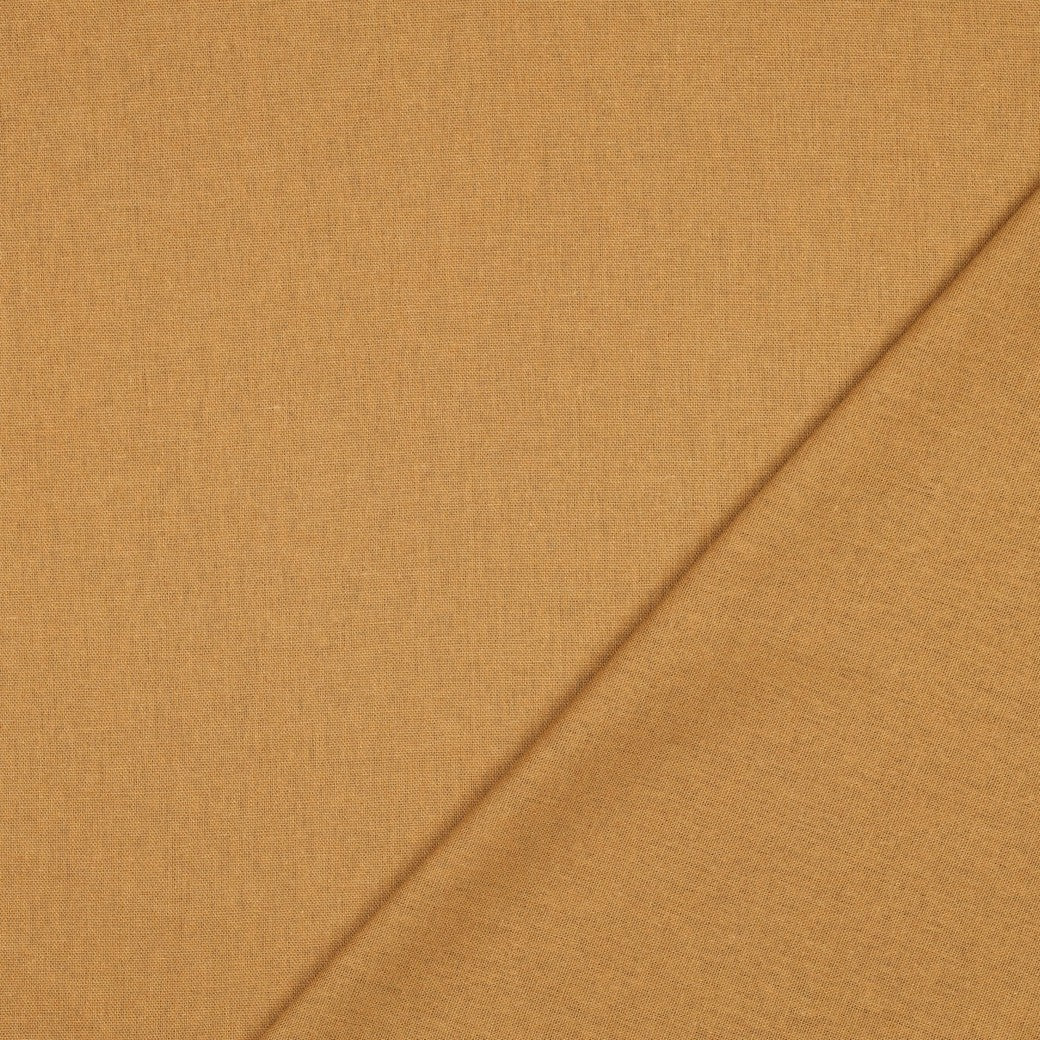 Image d’un tissu en lin et viscose brun camel 185 g/m² – disponible chez Šarlotes audumi