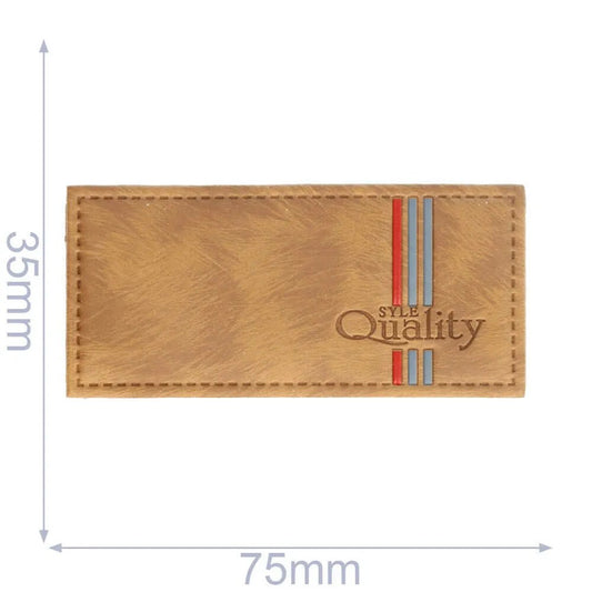 Bild mit Kunstleder-Etikett „Quality“, braun, 75 × 35 mm – erhältlich bei Šarlotes audumi