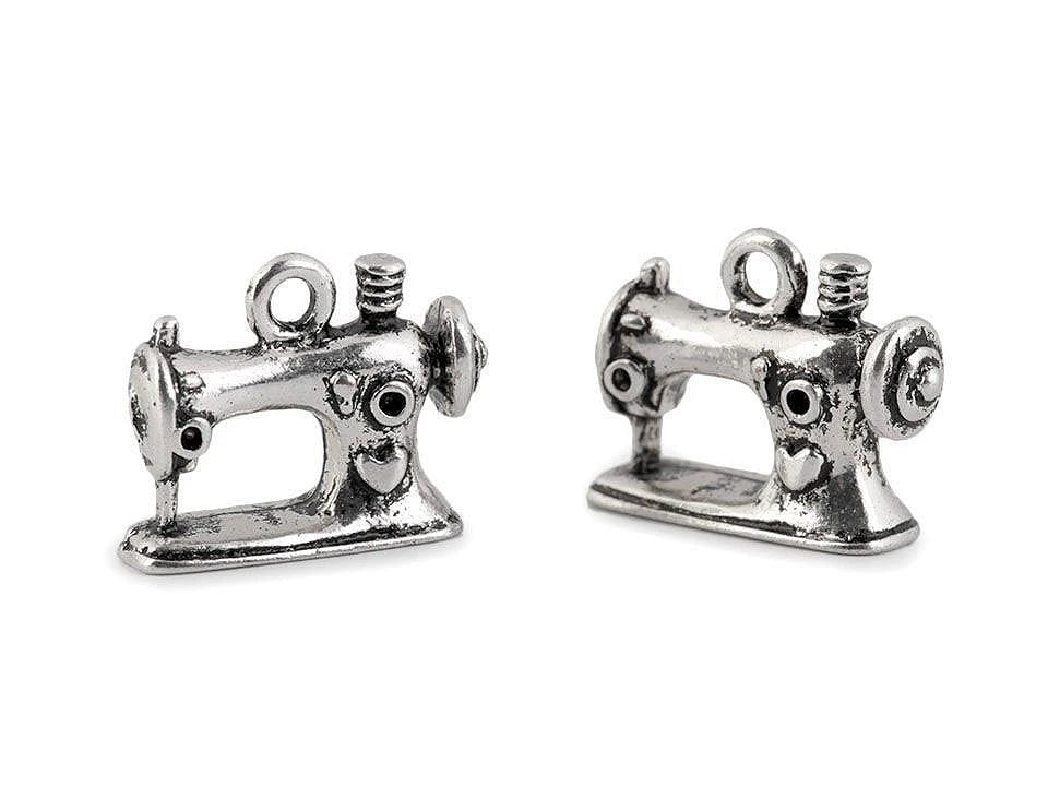 Attēls ar Metāla kulons,dekors – šujmašīna 13 × 16 mm – pieejams Šarlotes audumi