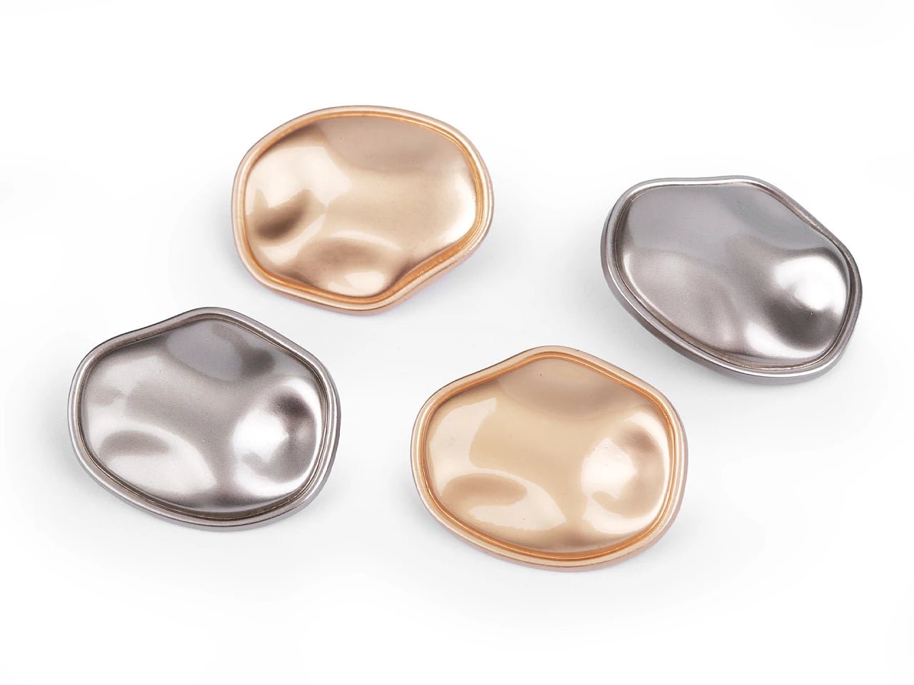 Image de boutons métalliques à pied, 29 mm (forme irrégulière) – disponible chez Šarlotes audumi