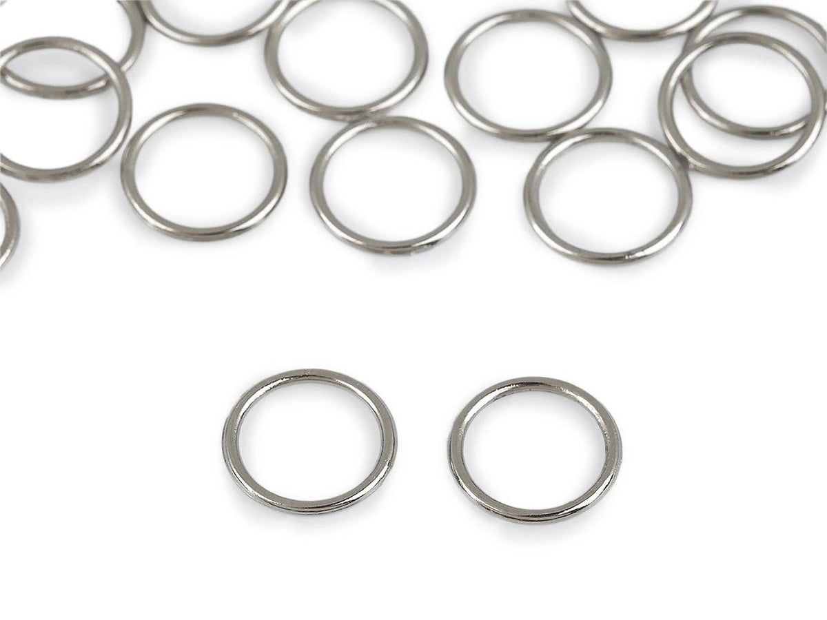 Bild mit Metallring für Unterwäsche und Träger – Ø10 mm – online bei Šarlotes audumi erhältlich