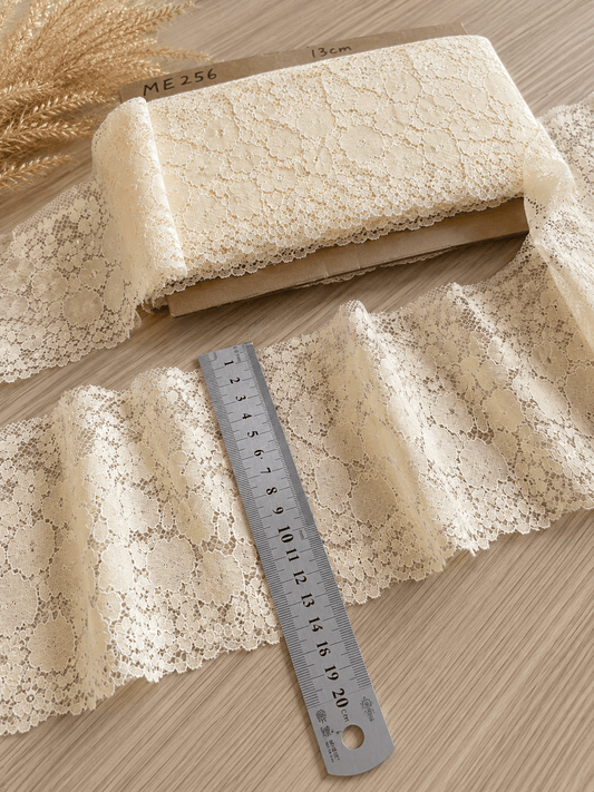 Image de dentelle 13 cm - jaune – disponible chez Šarlotes audumi