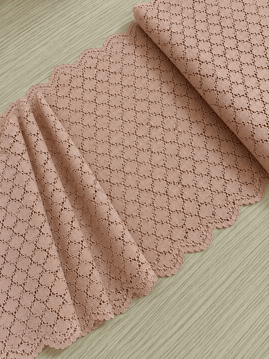 Image de dentelle 22 cm - rose beige – disponible chez Šarlotes audumi