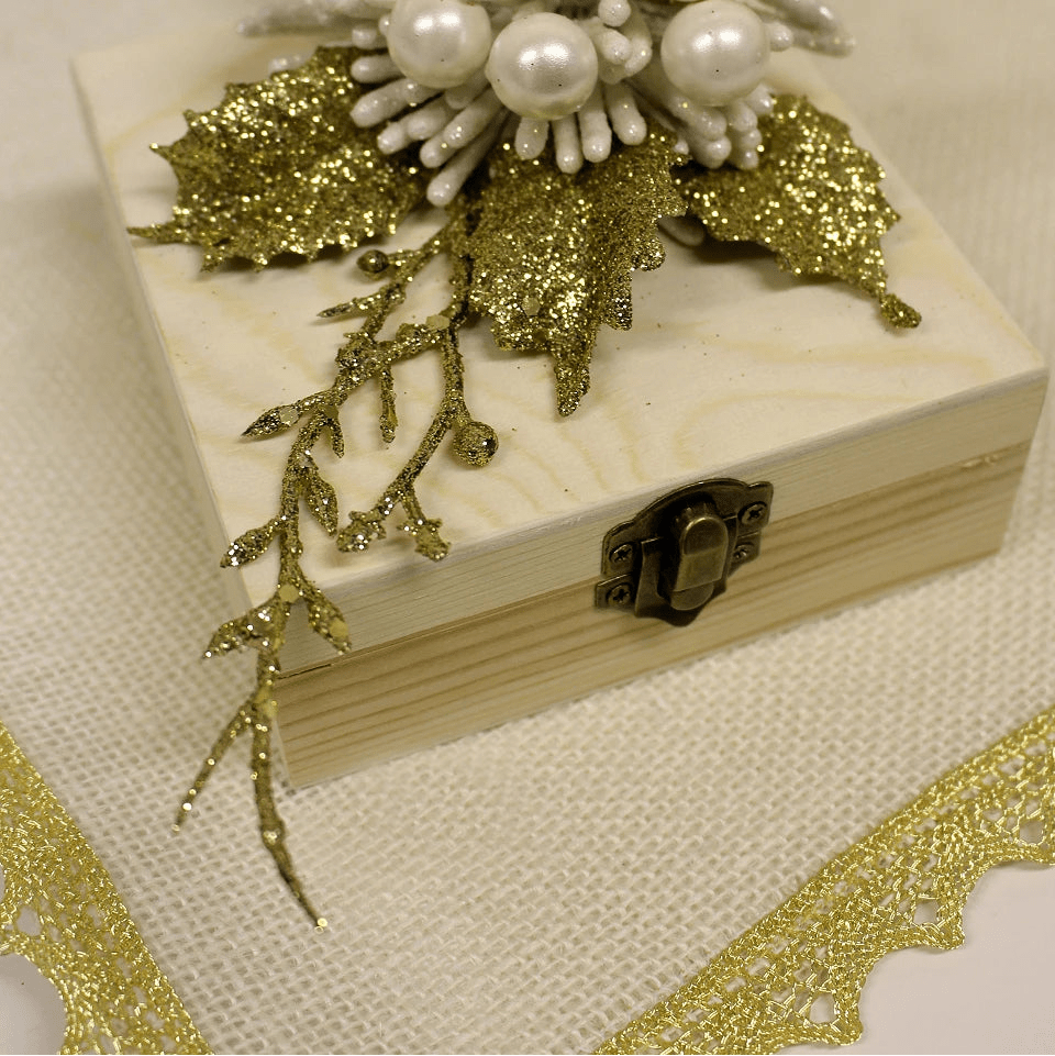 Attēls ar Mežģīne - zelta 2 cm – pieejams Šarlotes audumi