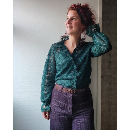 Image de tissu en dentelle – lilas fumé 130 g/m² – disponible chez Šarlotes audumi