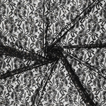 Image du tissu en dentelle «Lauren Foil Lace» noir 140 g/m² – disponible chez Šarlotes audumi