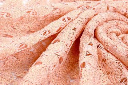 Tissu en dentelle - rose pêche avec accents dorés 170 g/m²