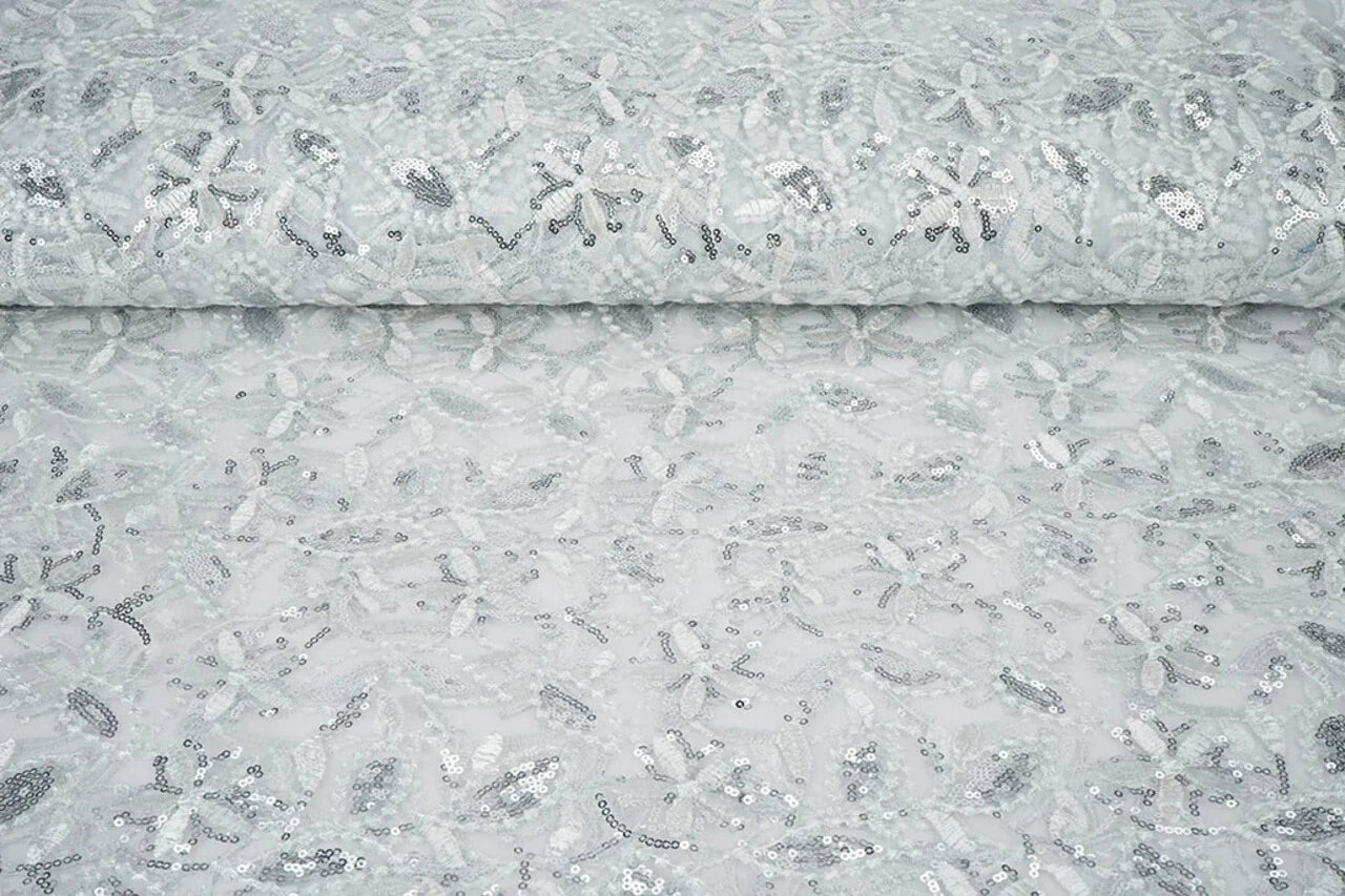 Attēls ar Mežģīņu audums|Izšūts tills ar fliteriem 160 g/m² - sudraba – pieejams Šarlotes audumi