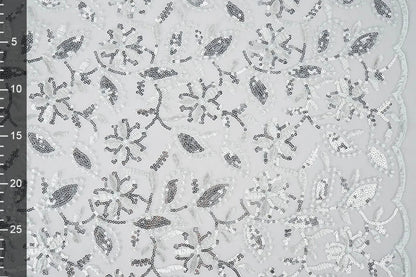 Image de tissu en dentelle|tulle brodé à paillettes 160 g/m² - argent – disponible chez Šarlotes audumi
